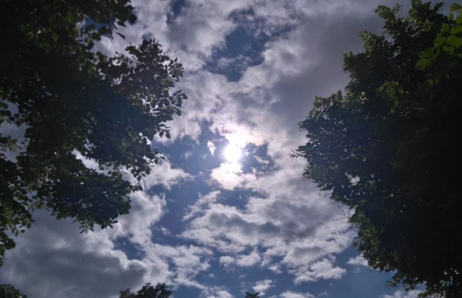 Pretežno sunčano, tokom noći razvedravanje