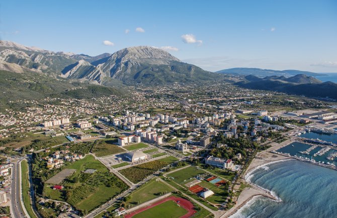 Tuča mladića u centru Bara, dvojica upućena u bolnicu na pregled