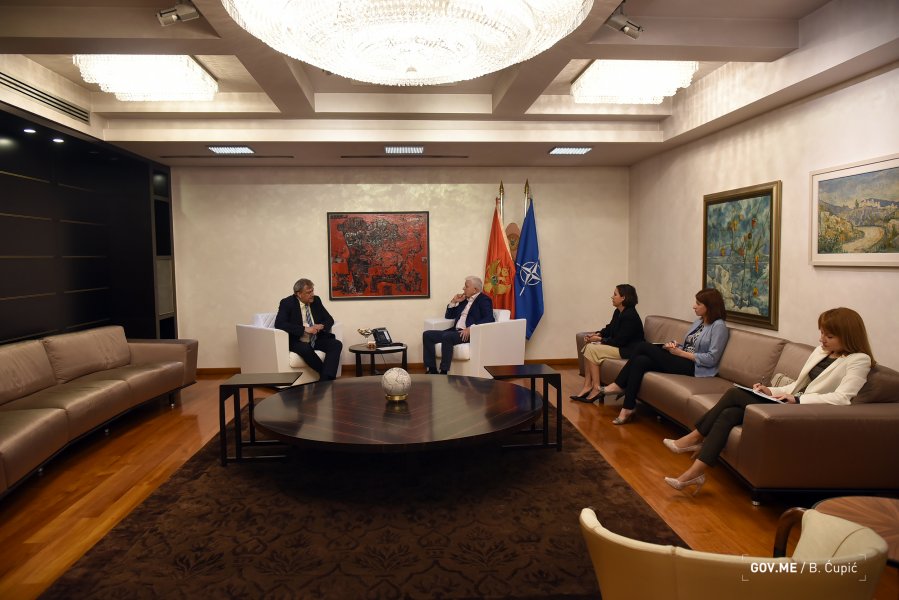 4832121849121216fb034o