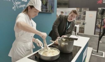 U Londonu pripreman crnogorski kačamak