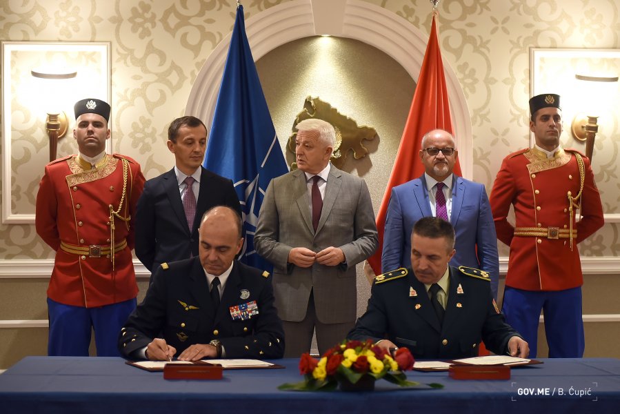 483551738117c9379b37eo