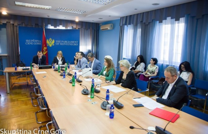 Studenti koji studiraju po starom dobili još godinu da završe fakultet