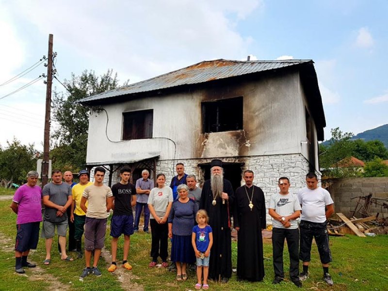 jun2019vladikajoanikijeposjetioporodicufemic8