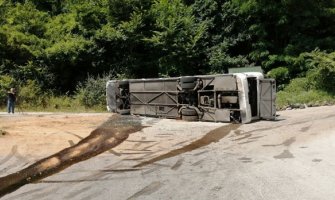 Prevrnuo se autobus sa vojnicima kod Vranja, 23 povrijeđenih