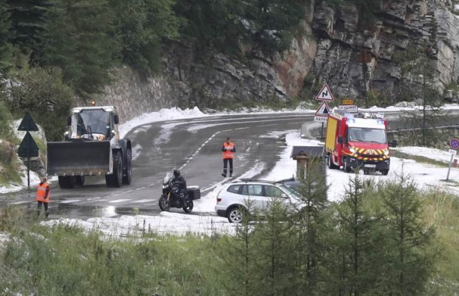 Vrućine i oluje s gradom napravile haos u saobraćaju u Zapadnoj Evropi (VIDEO)