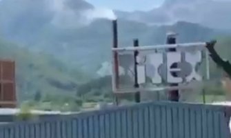 Svadba uz zvuke muzike, ali i uz rafale automatskog oružja (VIDEO)