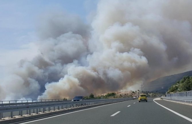 Zatvoren dio autoputa kod Šibenika (VIDEO)