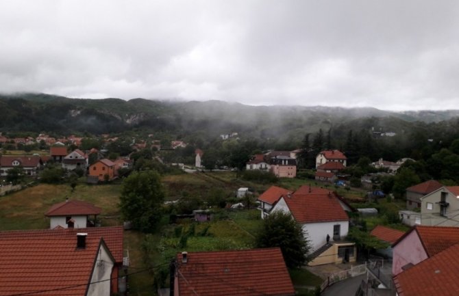 Ispumpavali vodu, čistili odrone...