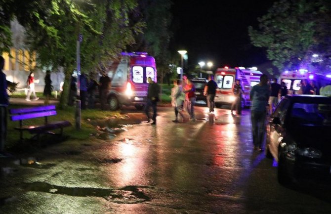 Građani Pljevalja pred bolnicom u velikom broju iskazali spremnost da doniraju krv za povrijeđene