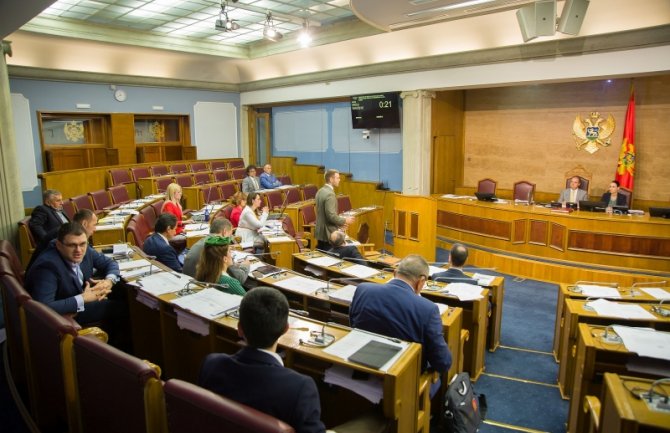 60% od plate poslanicima koji duže od 30 dana ne učestvuju u radu Skupštine