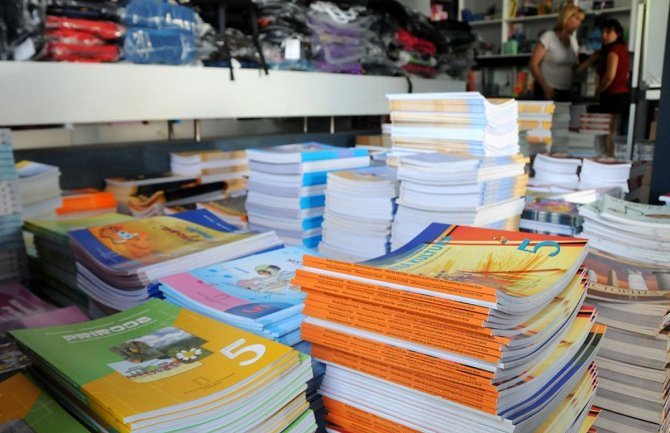 Evo koliko koštaju kompleti udžbenika za osnovnu i srednju školu