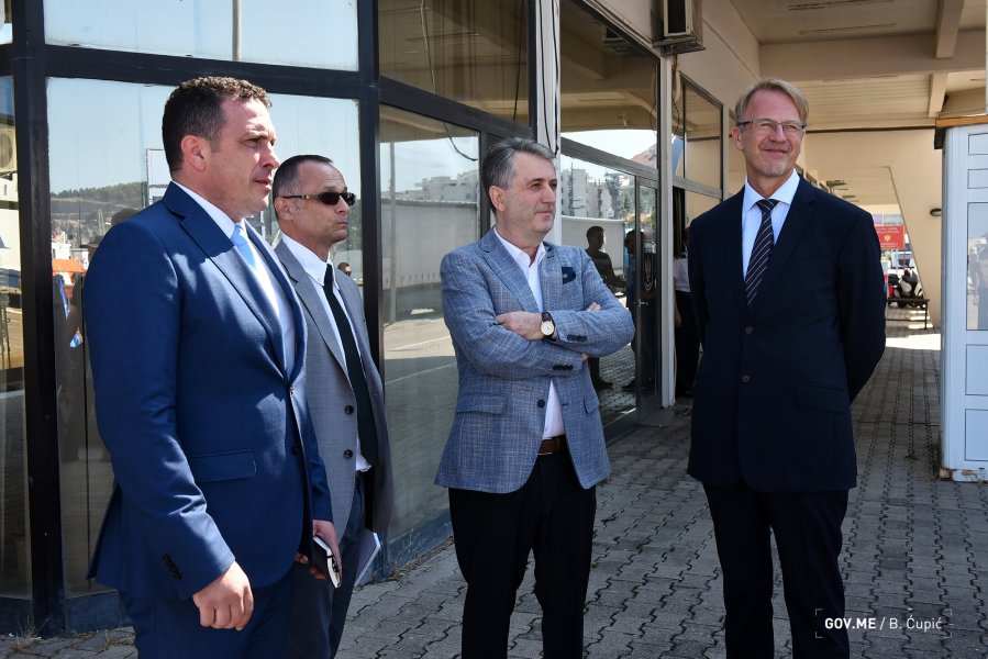 48421999246f95ba6a7d5o