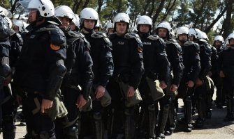 Zatvaranjem ulica u Podgorici policija sprječava neprijavljena okupljanja