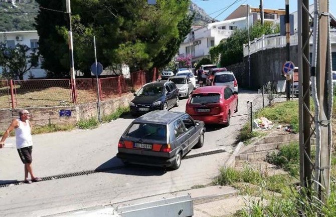 Rampa na pružnom prelazu u Šušnju bila spuštena više od sat (VIDEO)