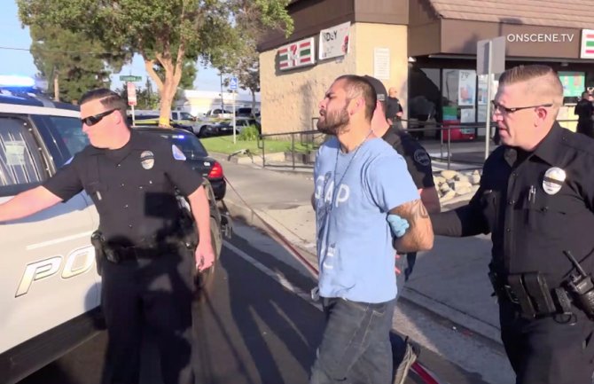 Napad u SAD: Muškarac sa pištoljem i nožem išao po lokalima i ubijao nasumično