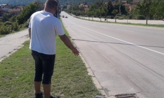 Mladić poginuo dok je pomagao vozaču da zamijeni gumu