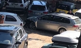 U Ulcinju pijani vozač izudarao auta na parkingu