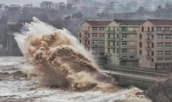 Supertajfun u Kini odnio 33 života, nestali se još traže, više od milion evakuisano(VIDEO)