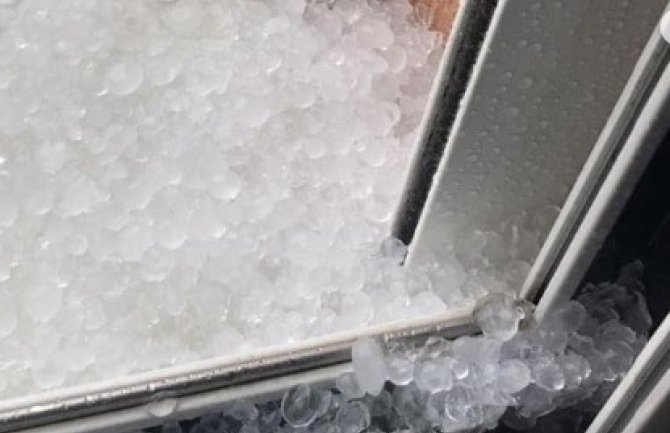 Nakon paklenih vrućina osvježenje u Podgorici: Kiša i grad veličine lješnika(FOTO)