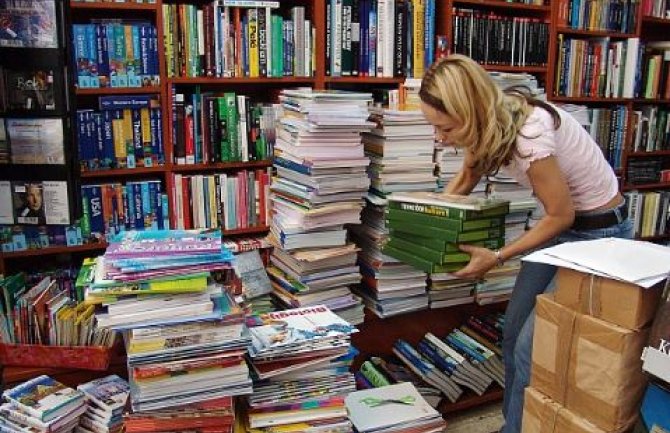 Distribuicija udžbenika za osnovnu i srednju školu u knjižarama počinje danas