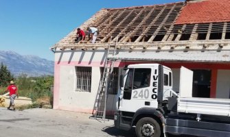 Počeli radovi na sanaciji krova Doma omladine i MZ „Ubli“