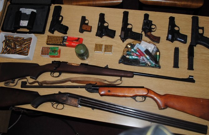 Tivat: Prekinut lanac krijumčarenja kokaina iz Kolumbije u CG, oduzeta veća količina novca, luksuzna vozila...