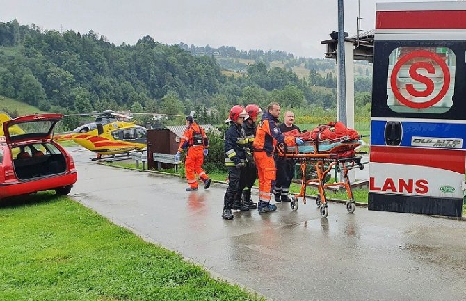 Poginulo pet osoba, 80 povrijeđeno u oluji i udaru groma