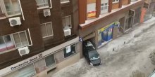 Madrid: Bujica nosila ulicama automobile (VIDEO)