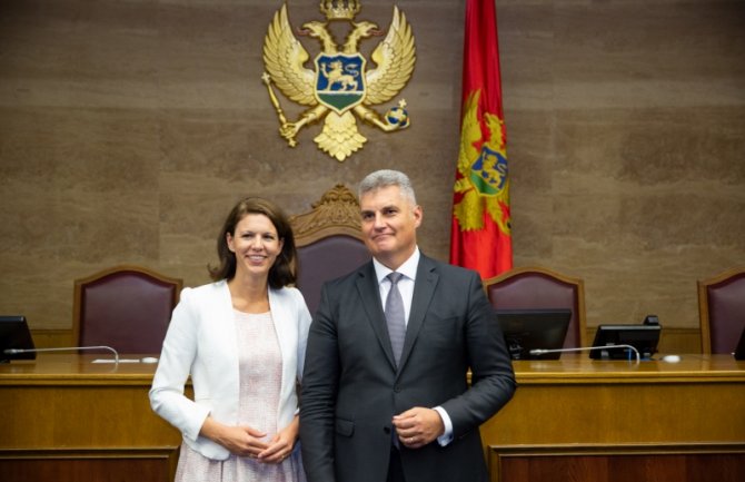 Njemački Bundestag daje podršku Skupštini Crne Gore