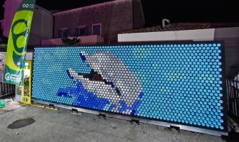 Napravljena pikselata od 2000 limenki