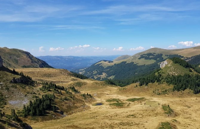 Pretežno sunčano, ponegdje kiša poslijepodne