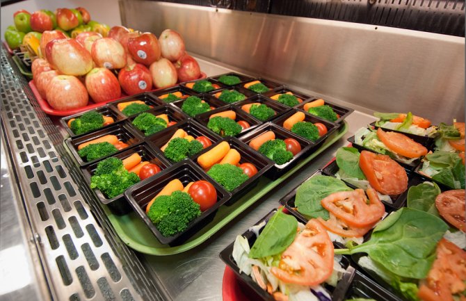 Đacima će besplatno dijeliti voće, povrće, mlijeko i mliječne proizvode