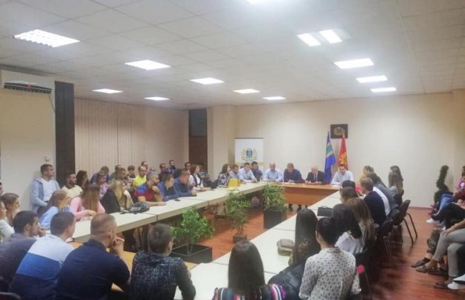 Mladi DPS-a Bar predložili Đukanovića za predsjednika partije