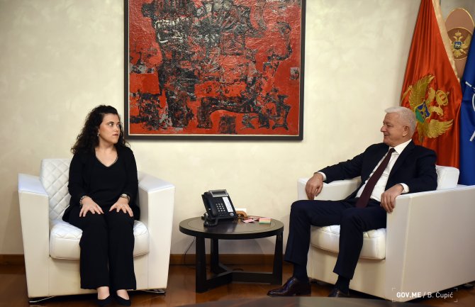 Marković zaposlio slijepu djevojku Merimu Feratović:  U Vladi ima mjesta sa OSI