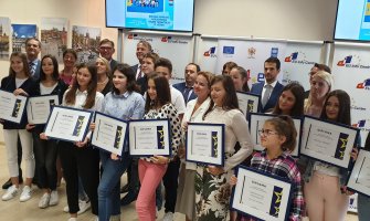 Đaci da uče strane jezike i informišu se o mogućnostima koje EU pruža