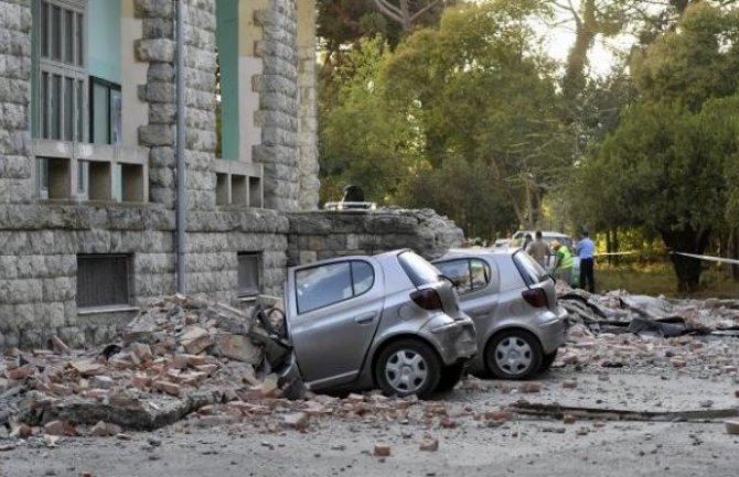 CG upućuje pomoć Albaniji: Šatori, ćebad, odjeća, hrana za pogođene zemljotresom