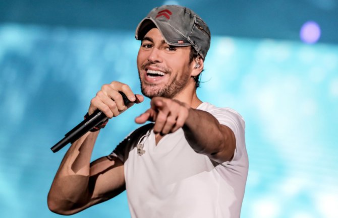 Enrike Iglesias objavio video gdje pleše i pjeva sa svojom ćerkicom, fanovima rastopio srca (VIDEO)