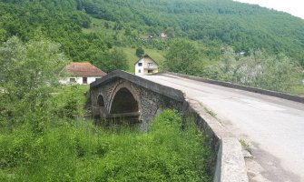 Bjelopoljac osnovcima u rodnom selu obezbijedio besplatne obroke  do kraja polugodišta