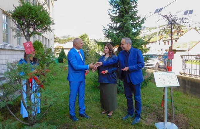 Poklonili arboretum cetinjskoj Gimnaziji