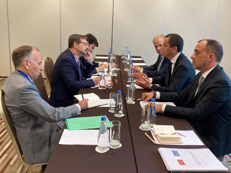 7165404625160879586253241961857918835884032n