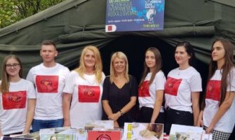 Ministarka Damjanović uručila nagrade gimnazijacima iz Rožaja