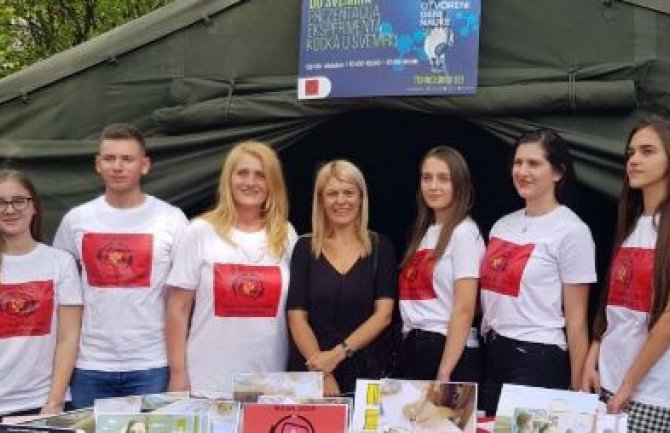 Ministarka Damjanović uručila nagrade gimnazijacima iz Rožaja