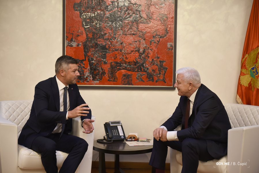 4883653479218d7645594o