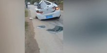 Prevario smrt: Stijena smrskala auto u pokretu, vozač nepovrijeđen(VIDEO)