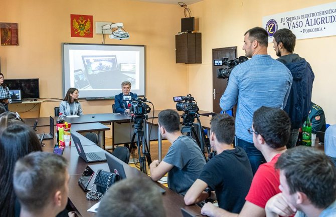 Veb aplikacija „Budi vojnik“ informisaće mlade o mogućnostima za profesionalno usavršavanje