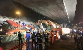 Kina: Srušio se nadvožnjak, tri osobe poginule(VIDEO)