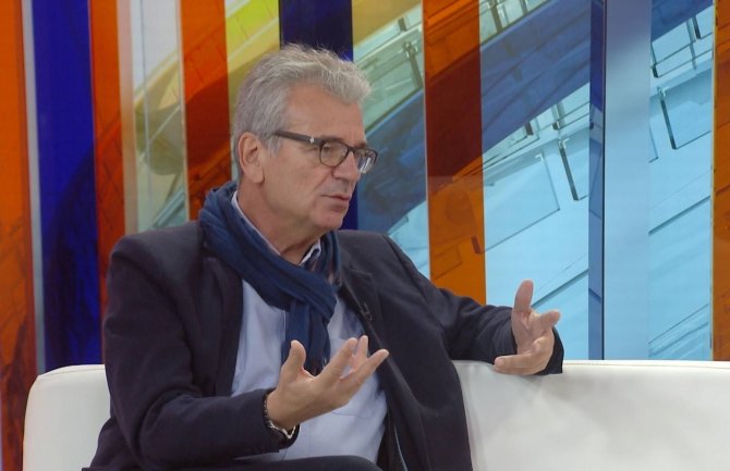 Šćekić: SPC brani Kosovo i srpstvo iz luksuznih dvorova, ako hoće da brane svetinje neka rade i žive tamo