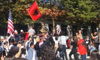 Otkriven spomenik Skenderbegu u Tuzima (VIDEO)