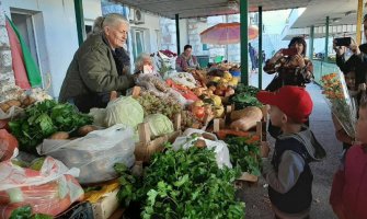 Nikšić: Djeca obišla žene koje proizvode i prodaju domaće proizvode