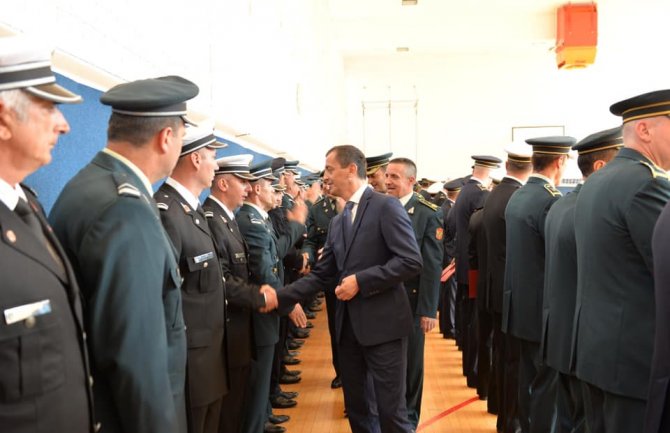 Unaprijeđena 74 oficira i podoficira Vojske CG